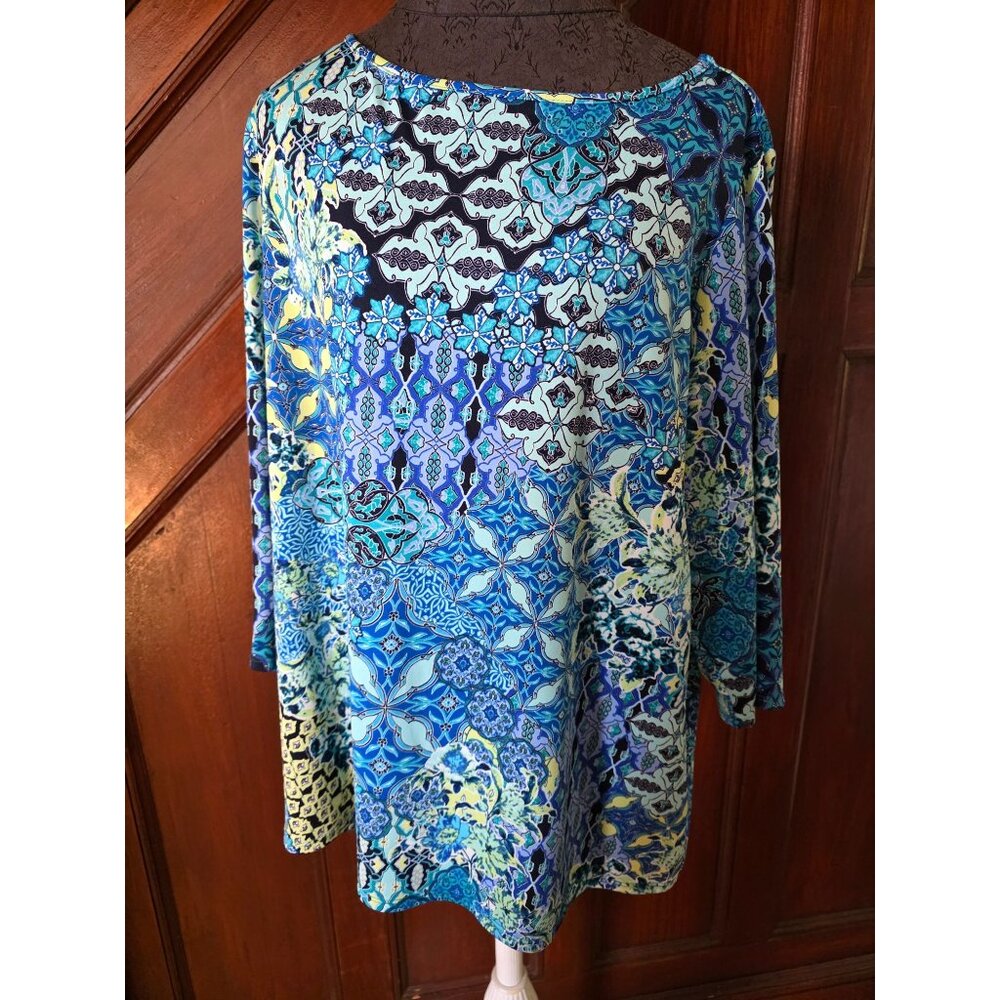 Susan Graver Womens 1XL Blue Floral & Geometric Top Liquid Knit